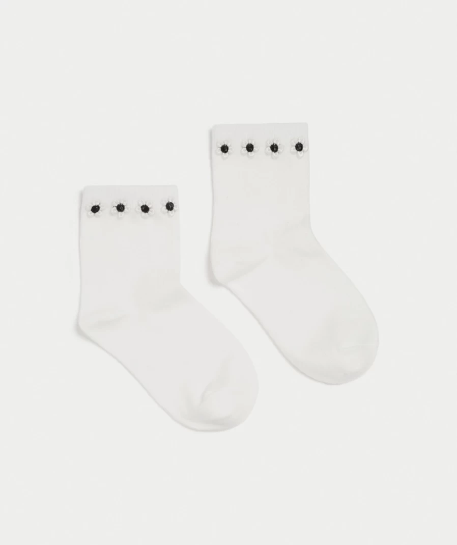 Women's Ecru Daisy Crew Socks by Sportsgirl - Casual Comfort Ankle Socks
