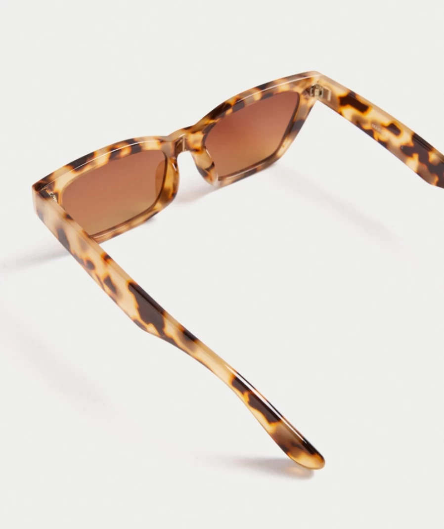 Sportsgirl Women's Margot Milky Sunglasses in Tort Shell Color