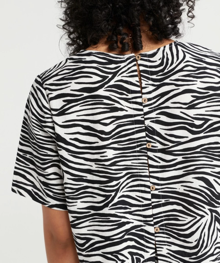 "Sportsgirl Women's European Linen Blend Printed T-Shirt"